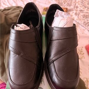 easy street Black Women's Slip-On Loafers